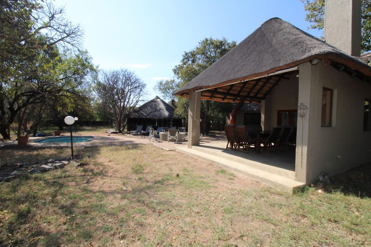 Exquisite Five-Bedroom Lodge at Zebula Golf Estate - Photo 4