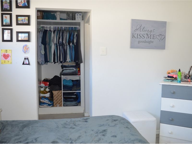 Secure living 3 bedroom 2 bathroom home in Gonubie East London - Photo 8