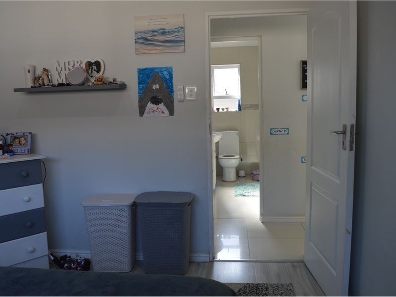 Secure living 3 bedroom 2 bathroom home in Gonubie East London - Photo 7