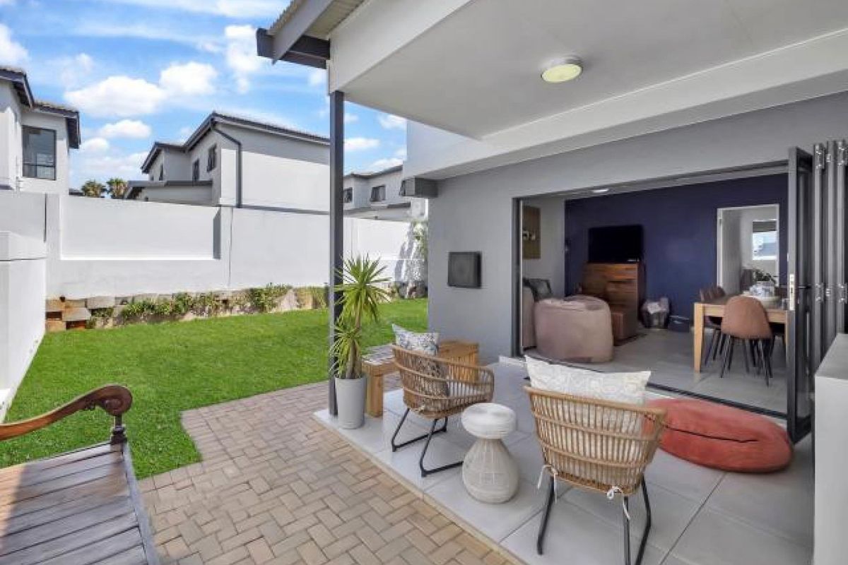 Luxury Townhouse in Little Falls Awaits You - Photo 3