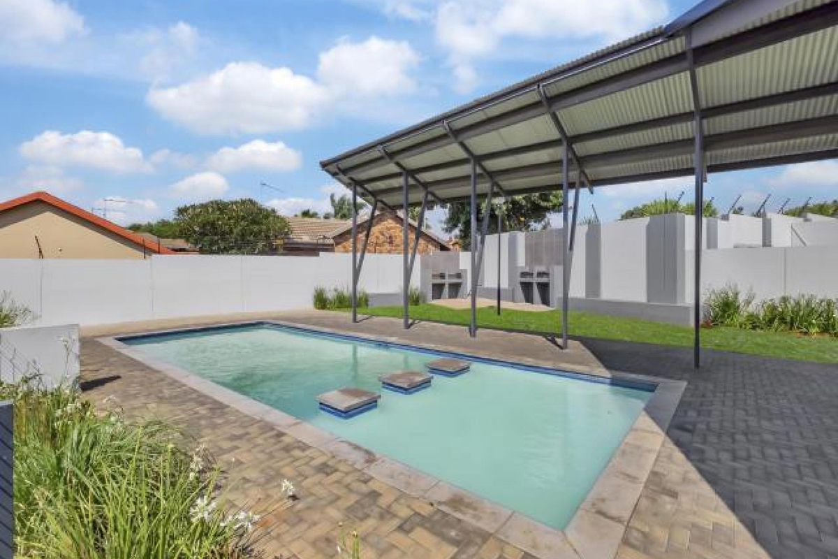 Luxury Townhouse in Little Falls Awaits You - Photo 4