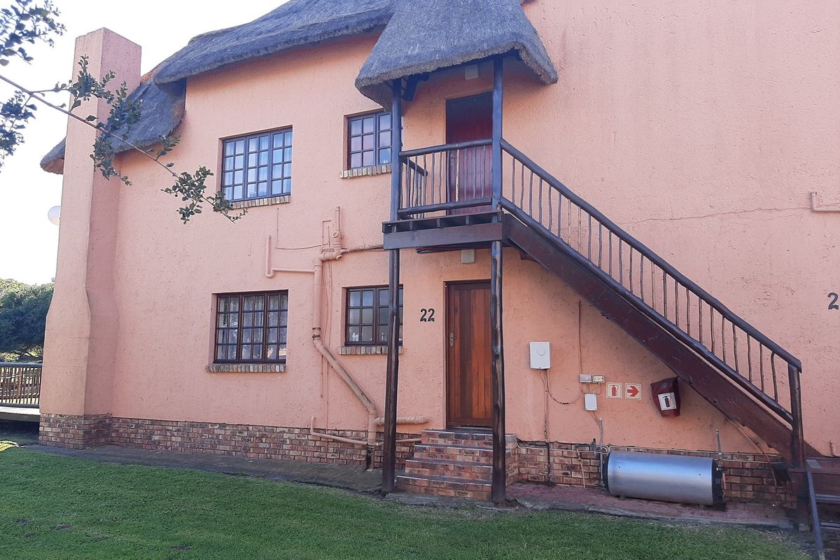 Three-bedroom unit on secure Farm Resort Port Alfred - Photo 5