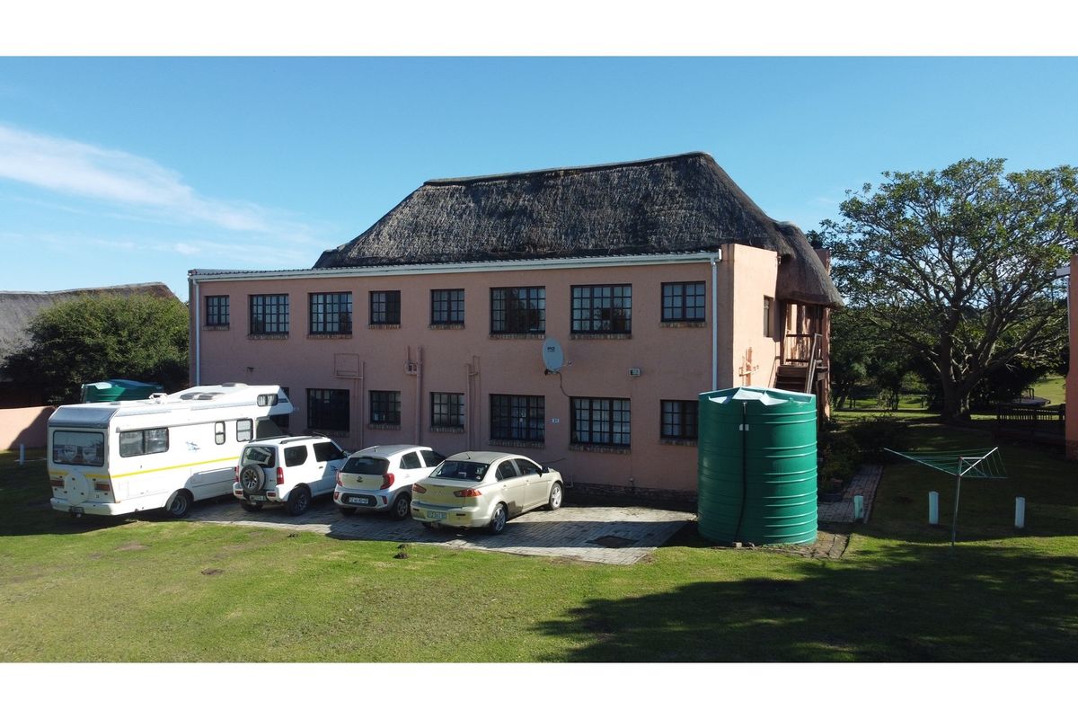 Three-bedroom unit on secure Farm Resort Port Alfred - Photo 4