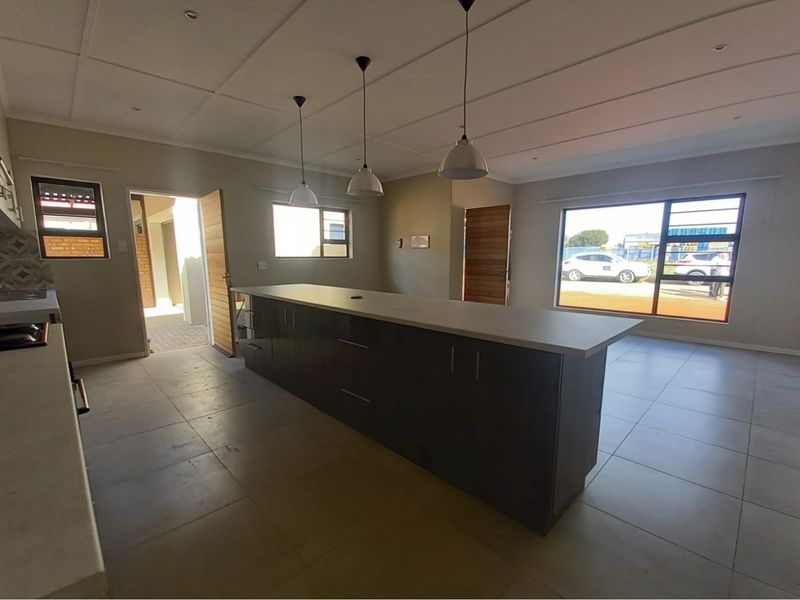 "Dream Home in Kimdustria: Modern 3-Bedroom Gem "and there no transfer and bond cost - Photo 10