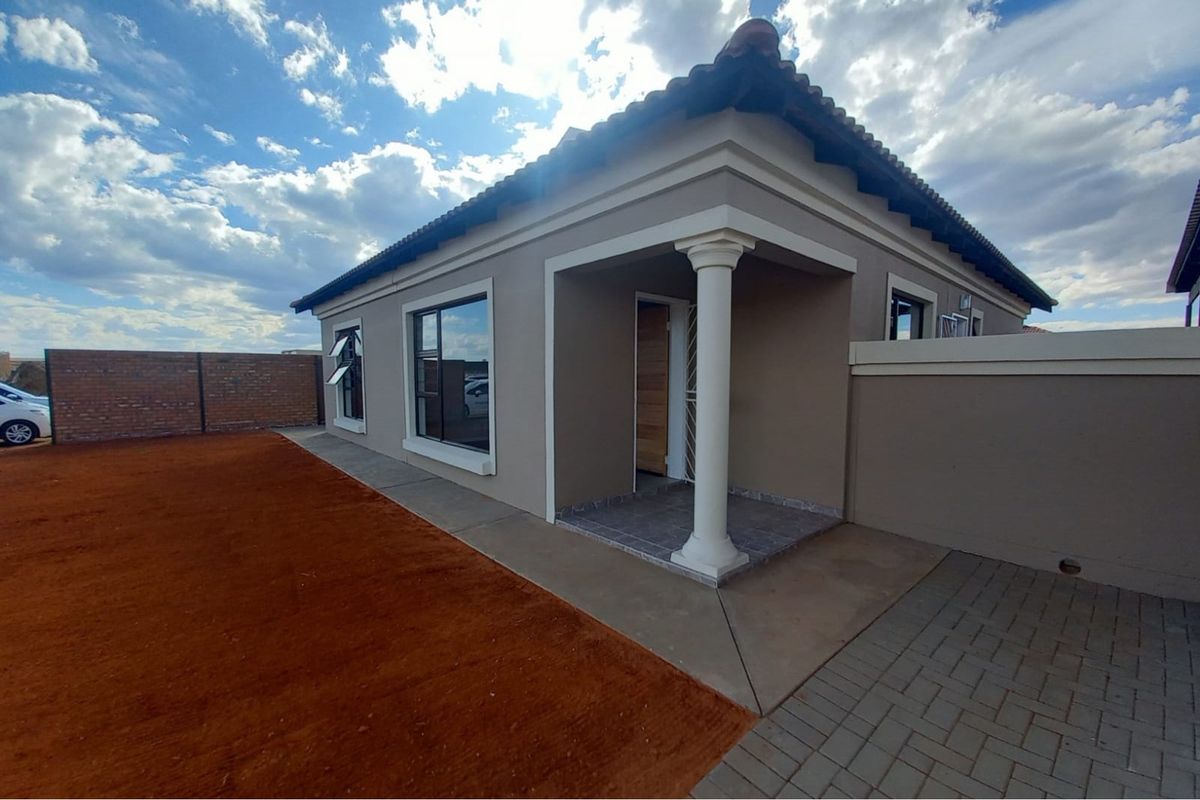 "Dream Home in Kimdustria: Modern 3-Bedroom Gem "and there no transfer and bond cost - Photo 2