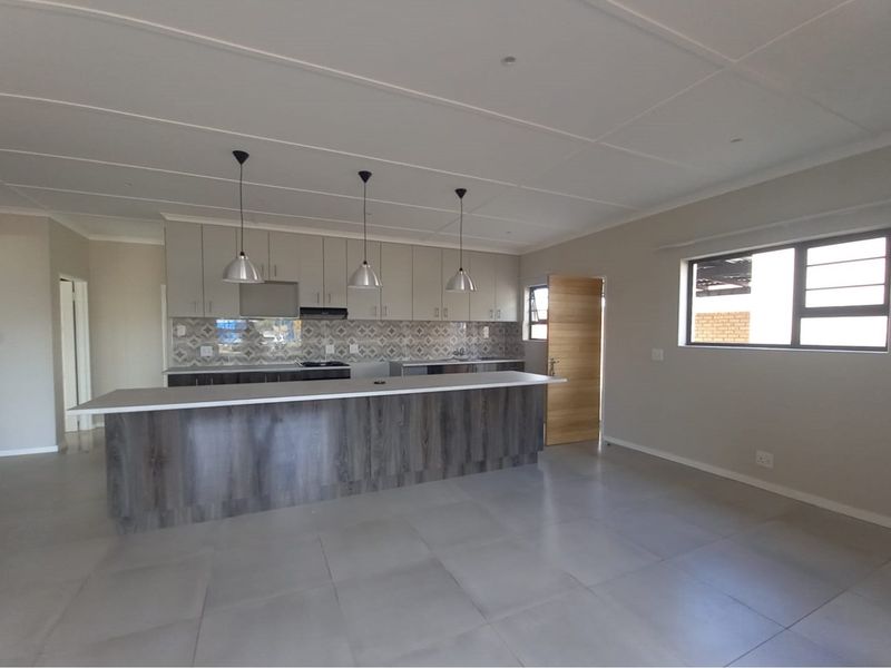 "Dream Home in Kimdustria: Modern 3-Bedroom Gem "and there no transfer and bond cost - Photo 9