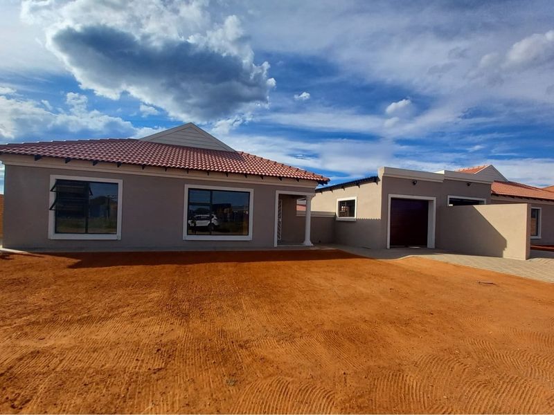 "Dream Home in Kimdustria: Modern 3-Bedroom Gem "and there no transfer and bond cost - Photo 3