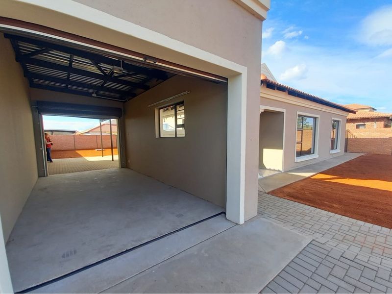 "Dream Home in Kimdustria: Modern 3-Bedroom Gem "and there no transfer and bond cost - Photo 7