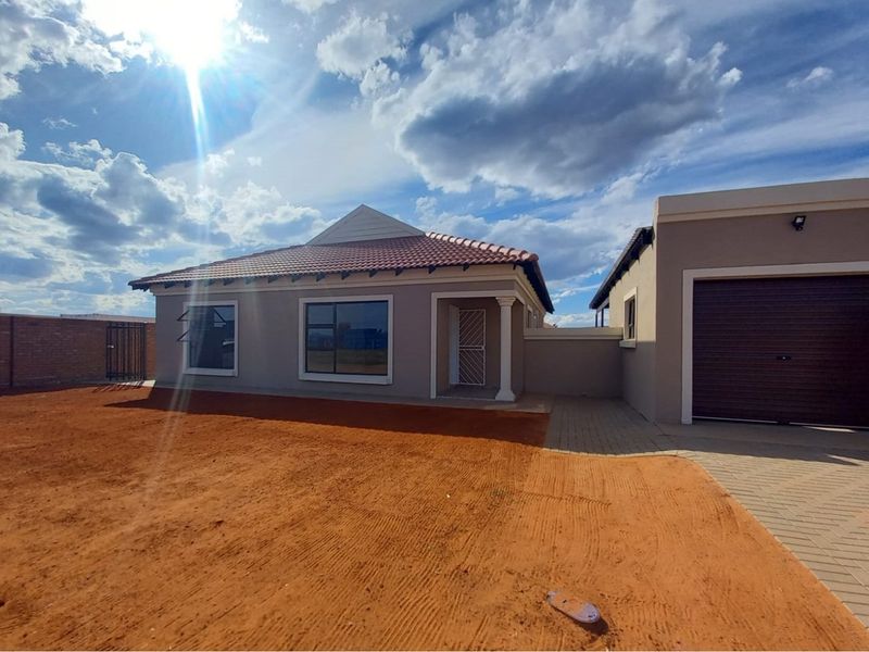 "Dream Home in Kimdustria: Modern 3-Bedroom Gem "and there no transfer and bond cost - Photo 4