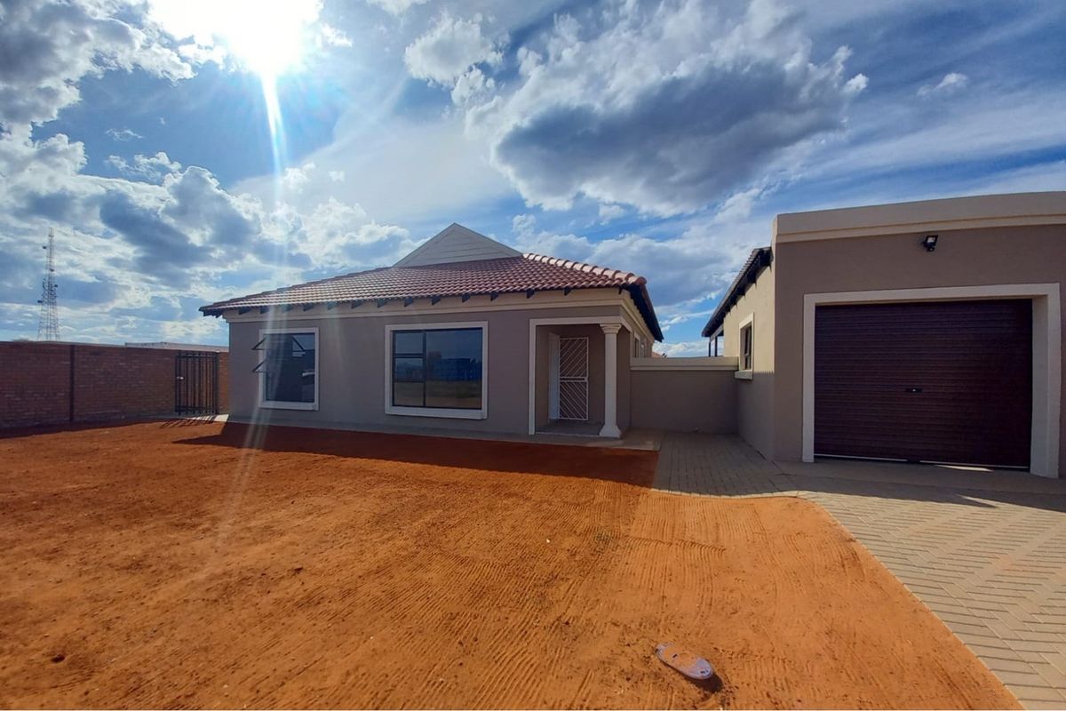 "Dream Home in Kimdustria: Modern 3-Bedroom Gem "and there no transfer and bond cost - Photo 4