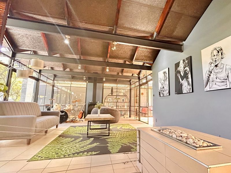 Architecturally Designed Masterpiece in Lynnwood Gardens Estate - Photo 4