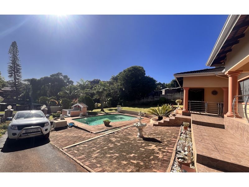 Amanzimtoti Gem 4 bedroom House with Pool and Beautiful Garden - Photo 4