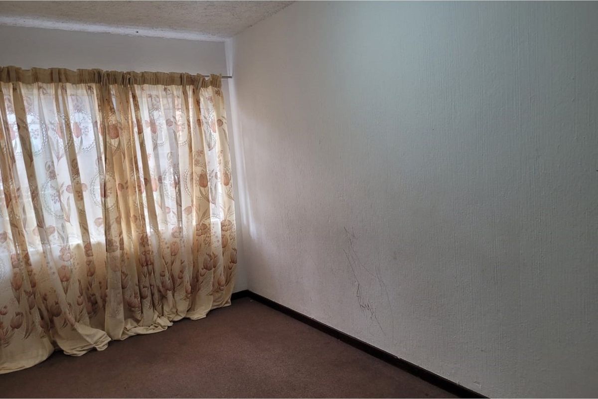 Charming 3-Bedroom Flat in Turffontein, Gauteng - Photo 5