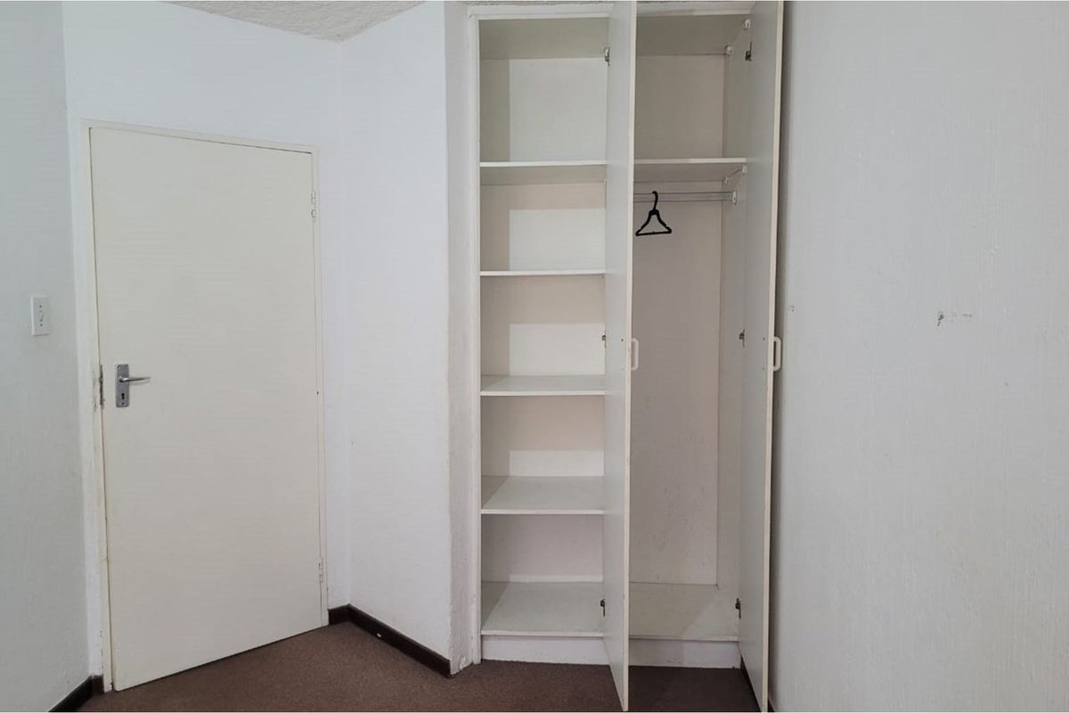 Charming 3-Bedroom Flat in Turffontein, Gauteng - Photo 4