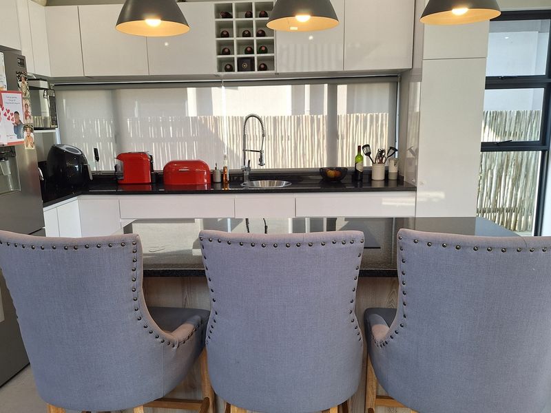 Modern Elegance Meets Tranquil Estate Living at Palm Lakes Estate - Photo 8