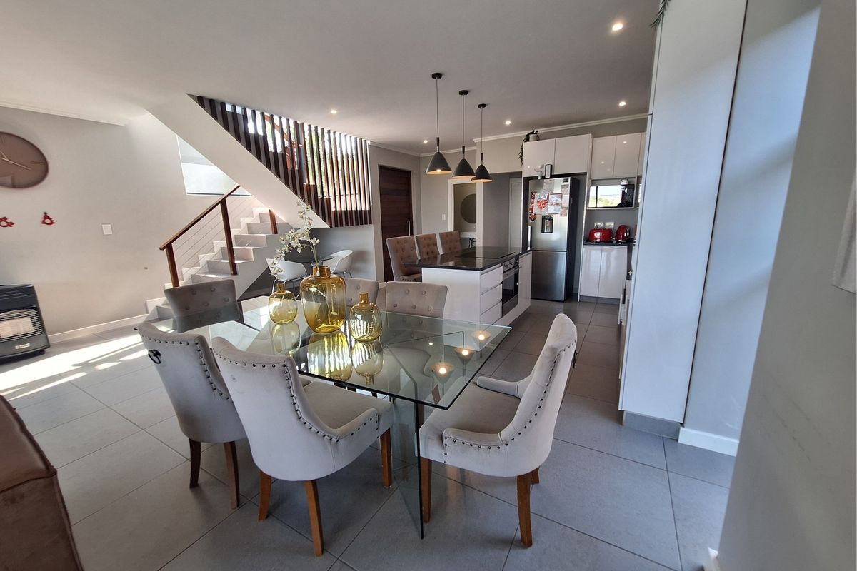 Modern Elegance Meets Tranquil Estate Living at Palm Lakes Estate - Photo 3