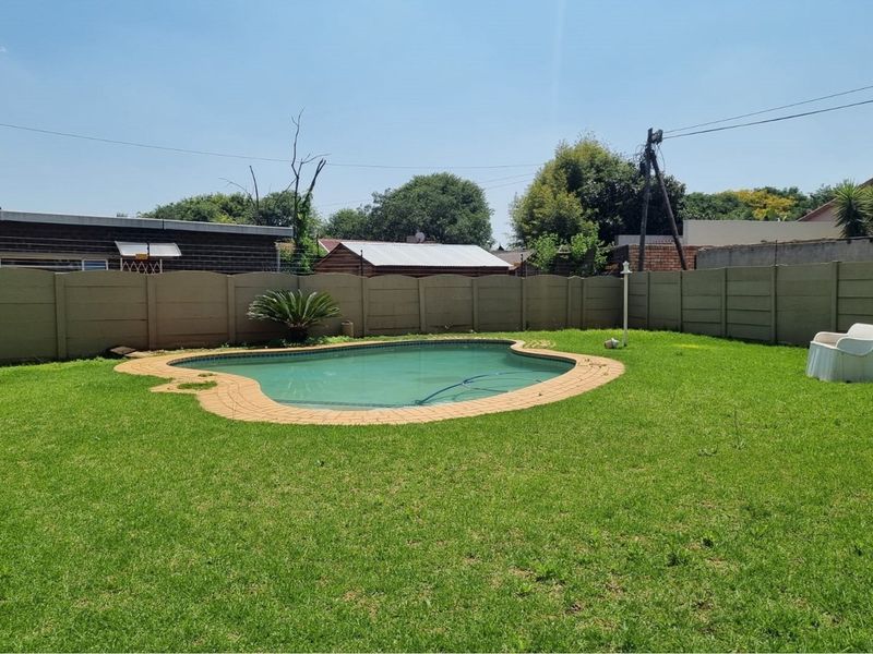 "Modern Family Oasis in Gauteng: Your Dream Home!" - Photo 10