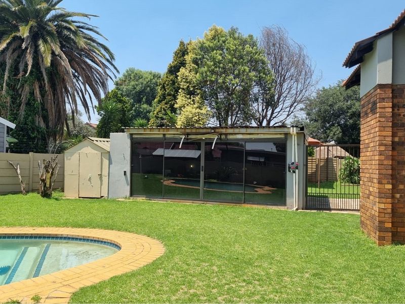 "Modern Family Oasis in Gauteng: Your Dream Home!" - Photo 9