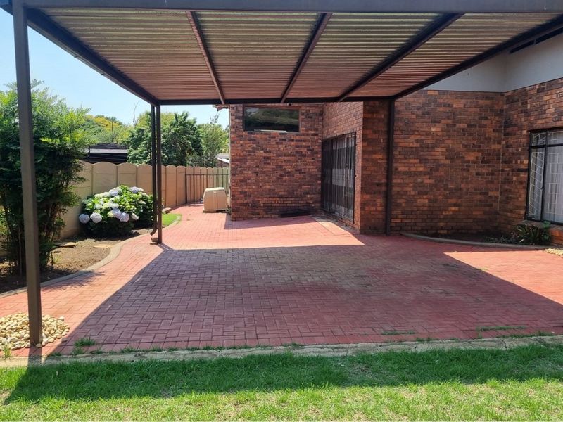 "Modern Family Oasis in Gauteng: Your Dream Home!" - Photo 8