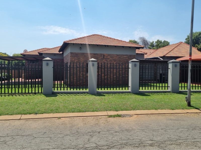 "Modern Family Oasis in Gauteng: Your Dream Home!" - Photo 3