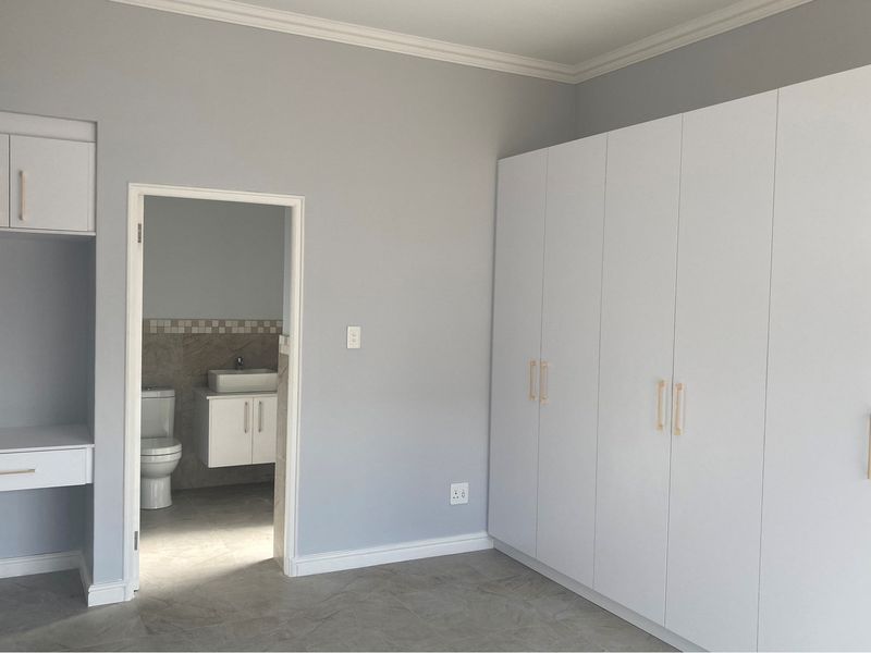 Modern Turnkey Home in Scenic Paarl South - Photo 10