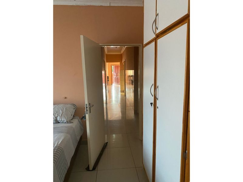 3 Bedroom House For Sale In Mahlasedi Park. - Photo 8