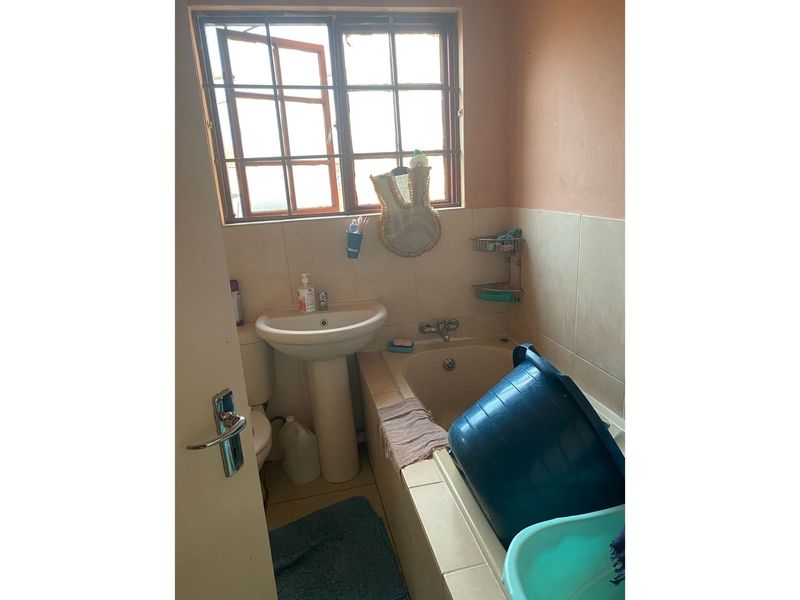 3 Bedroom House For Sale In Mahlasedi Park. - Photo 4