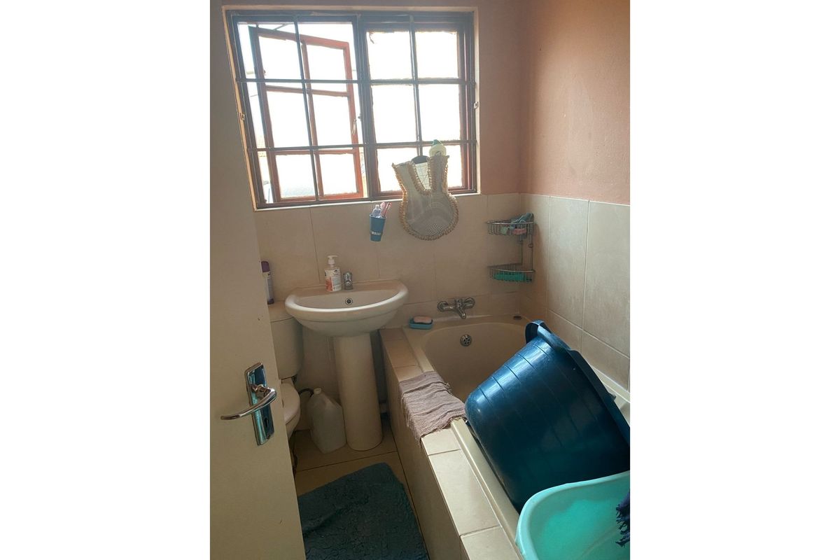 3 Bedroom House For Sale In Mahlasedi Park. - Photo 4