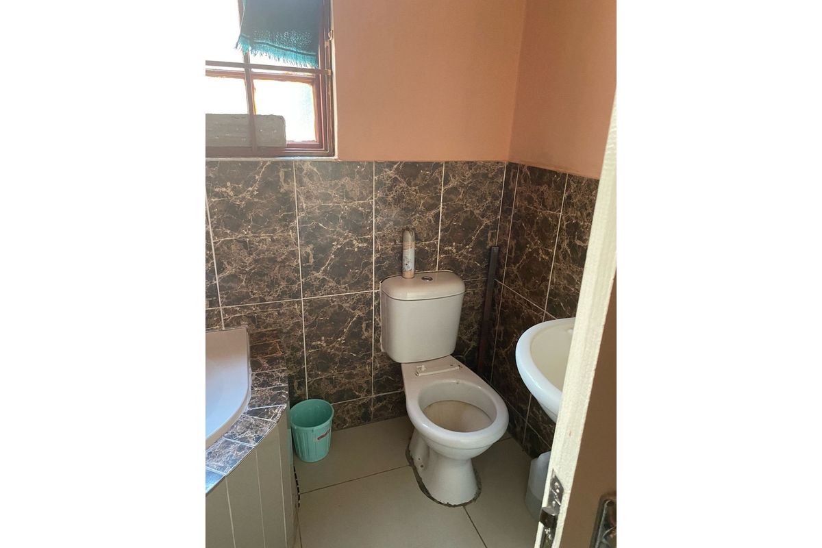 3 Bedroom House For Sale In Mahlasedi Park. - Photo 5