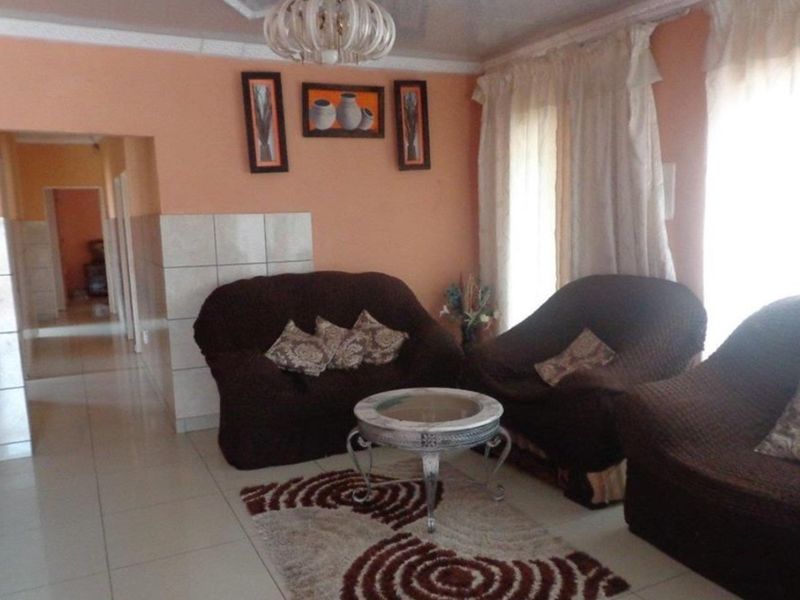 3 Bedroom House For Sale In Mahlasedi Park. - Photo 2
