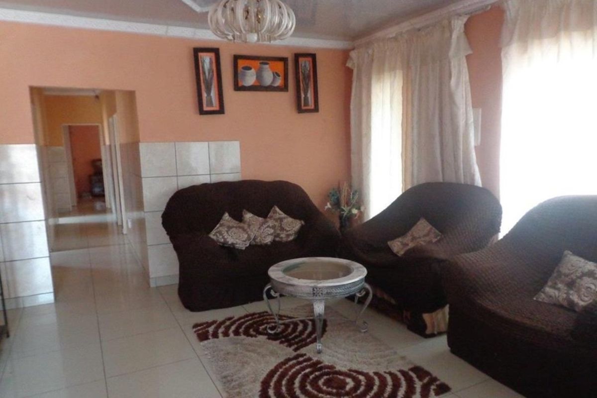3 Bedroom House For Sale In Mahlasedi Park. - Photo 2