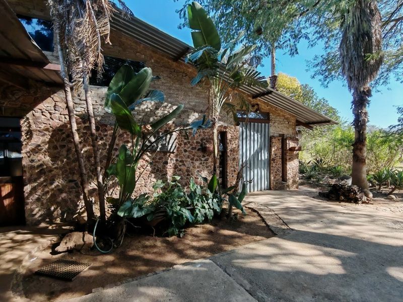 Exceptional 8.6 Hectare Smallholding, Country Retreat Just Minutes from Bela Bela - Photo 3