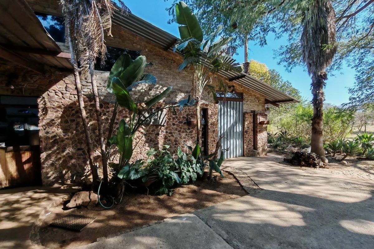Exceptional 8.6 Hectare Smallholding, Country Retreat Just Minutes from Bela Bela - Photo 3