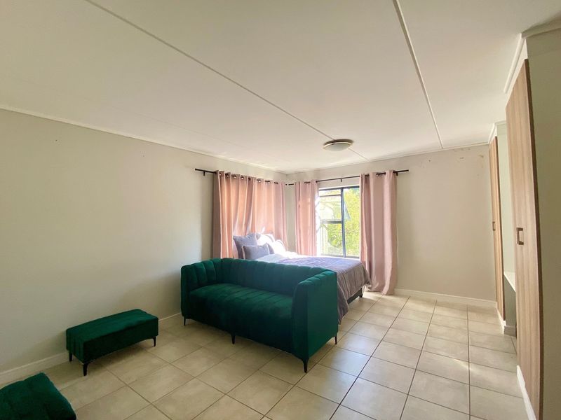 1 Bedroom Apartment in Linbro Park - Photo 8