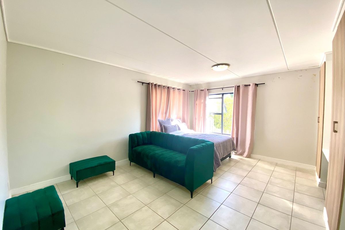 1 Bedroom Apartment in Linbro Park - Photo 2