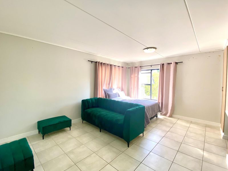 1 Bedroom Apartment in Linbro Park - Photo 2