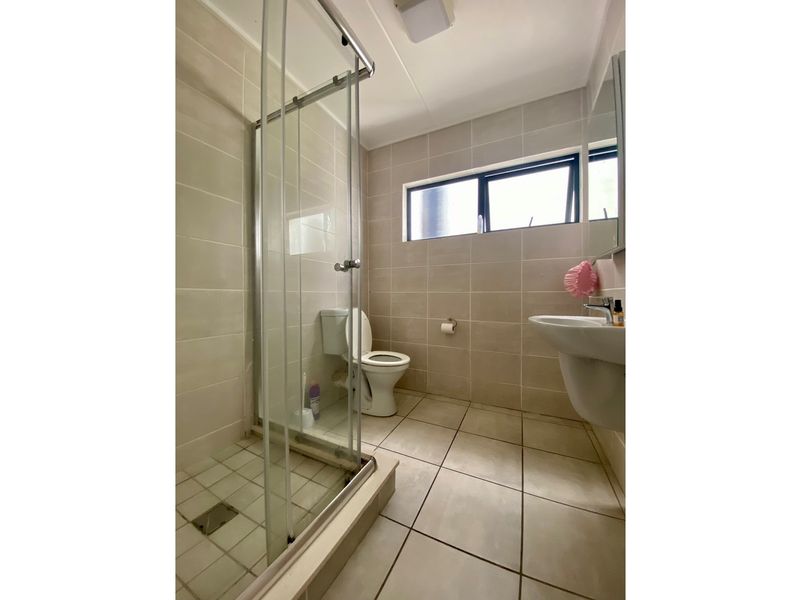 1 Bedroom Apartment in Linbro Park - Photo 4