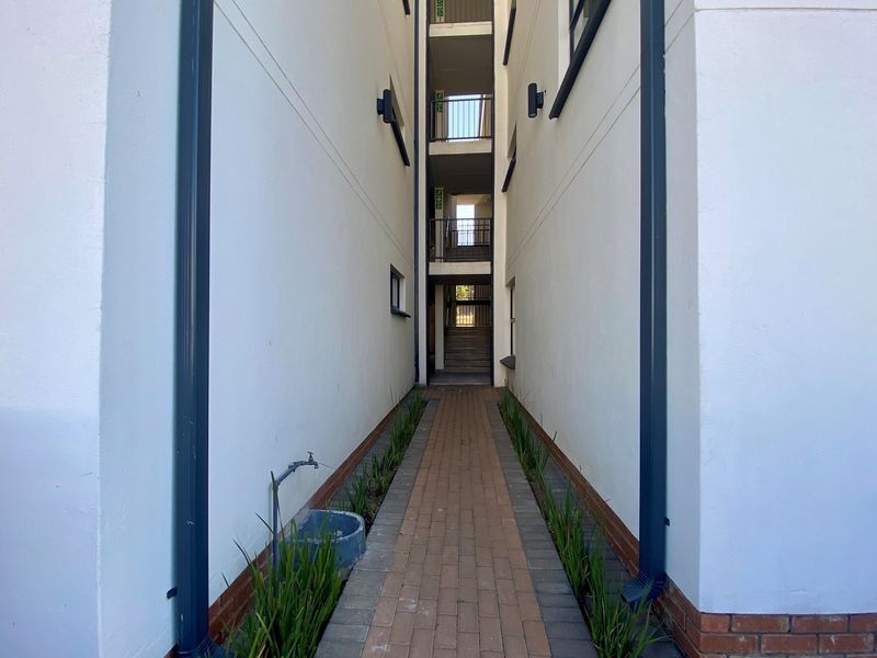 1 Bedroom Apartment in Linbro Park - Photo 7