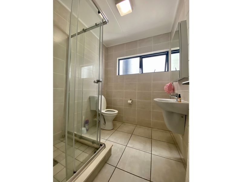 1 Bedroom Apartment in Linbro Park - Photo 10