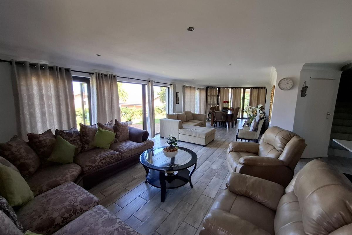 "Elegant Coastal Townhouse in KwaZulu Natal" - Photo 5