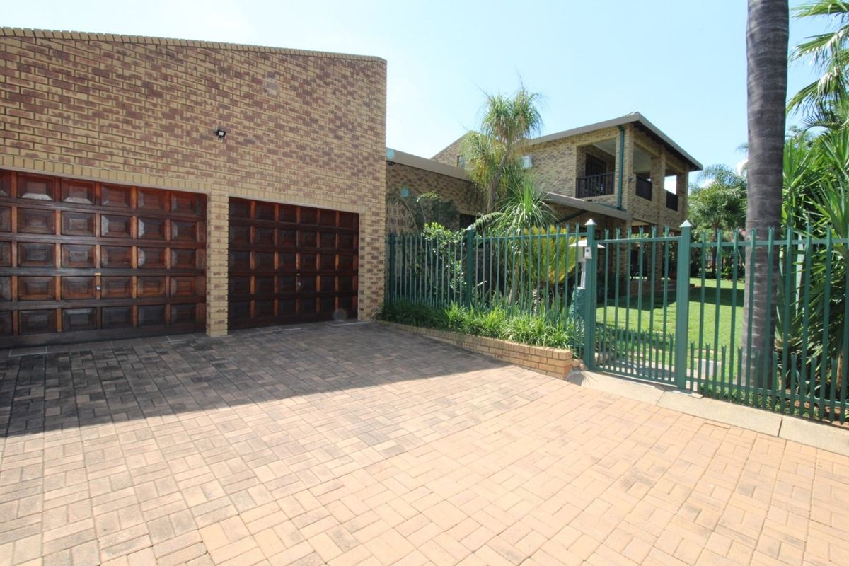 Bela-Bela large 5 bedroom house - entertainer's dream - suited for guest house - Photo 3