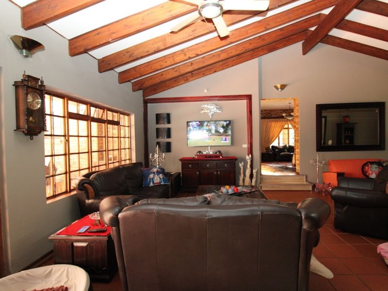 Bela-Bela large 5 bedroom house - entertainer's dream - suited for guest house - Photo 6