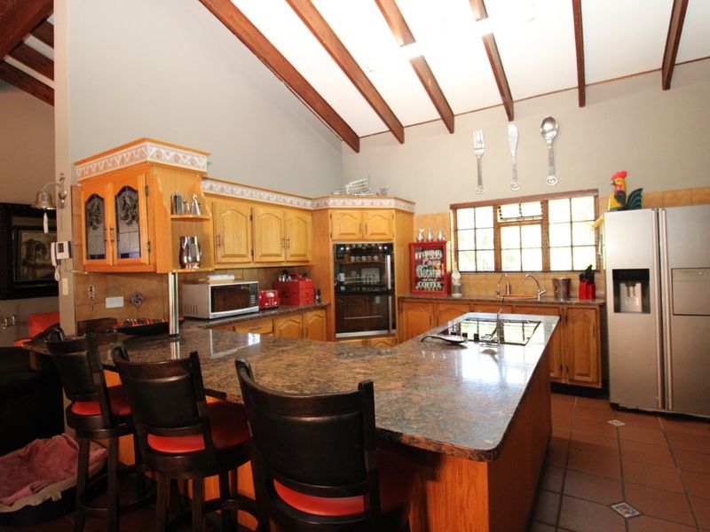 Bela-Bela large 5 bedroom house - entertainer's dream - suited for guest house - Photo 9