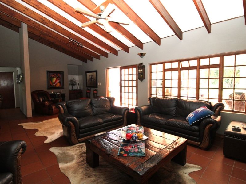 Bela-Bela large 5 bedroom house - entertainer's dream - suited for guest house - Photo 5