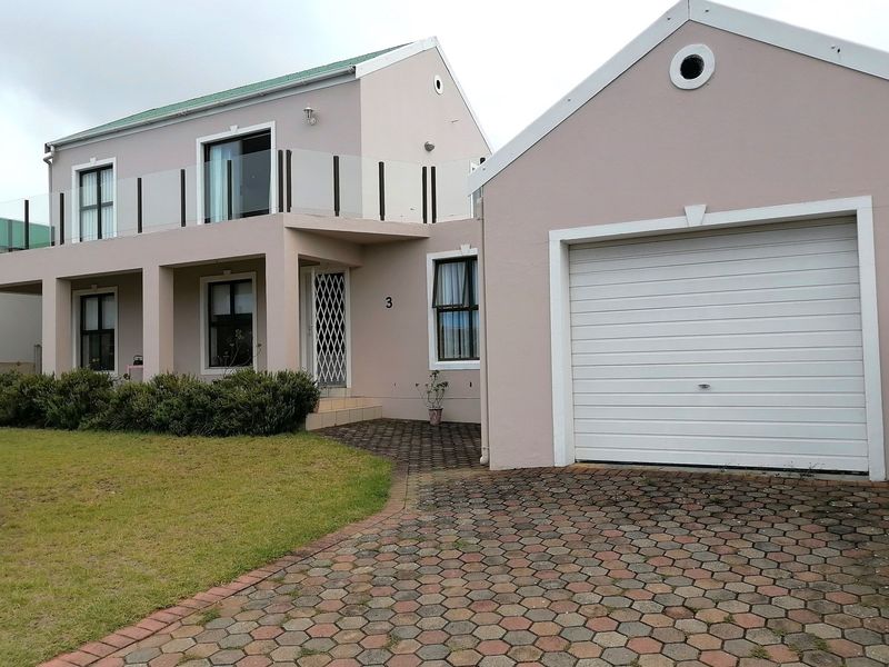 Charming three bedroom home in a secure gated community - Photo 2