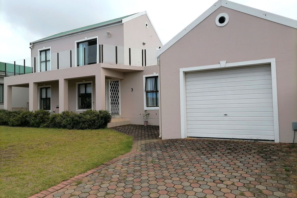 Charming three bedroom home in a secure gated community - Photo 2
