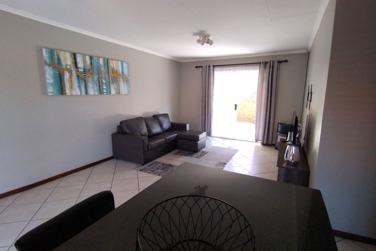 2 Bedroom Townhouse For Sale - Photo 4