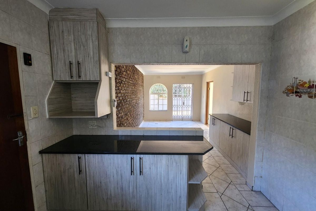 Exceptional 5-bedroom, 4-bathroom residence - Photo 5