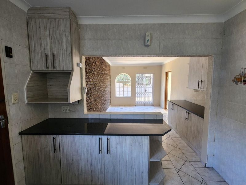 Exceptional 5-bedroom, 4-bathroom residence - Photo 5