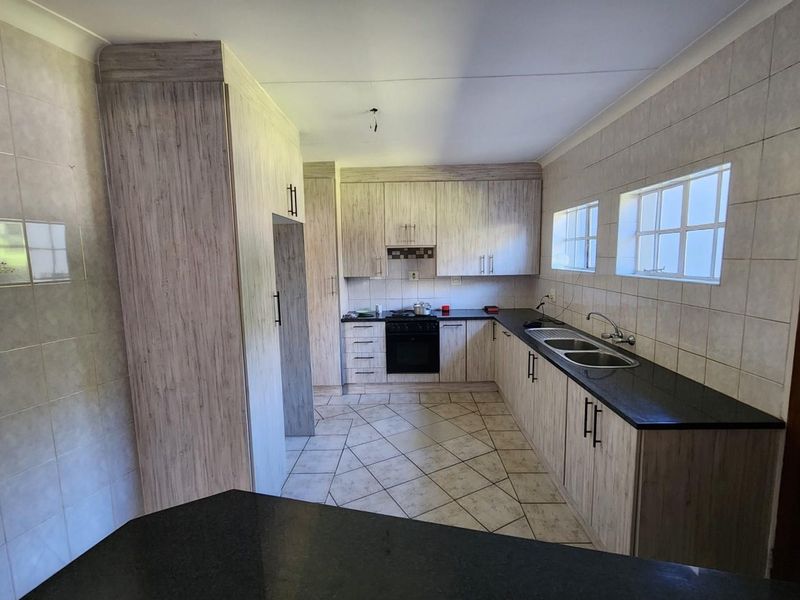 Luxurious Family Haven in Dalpark Proper . A Sanctuary of Style, Space and Serenity - Photo 10